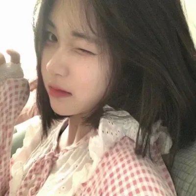 "女毕业生"